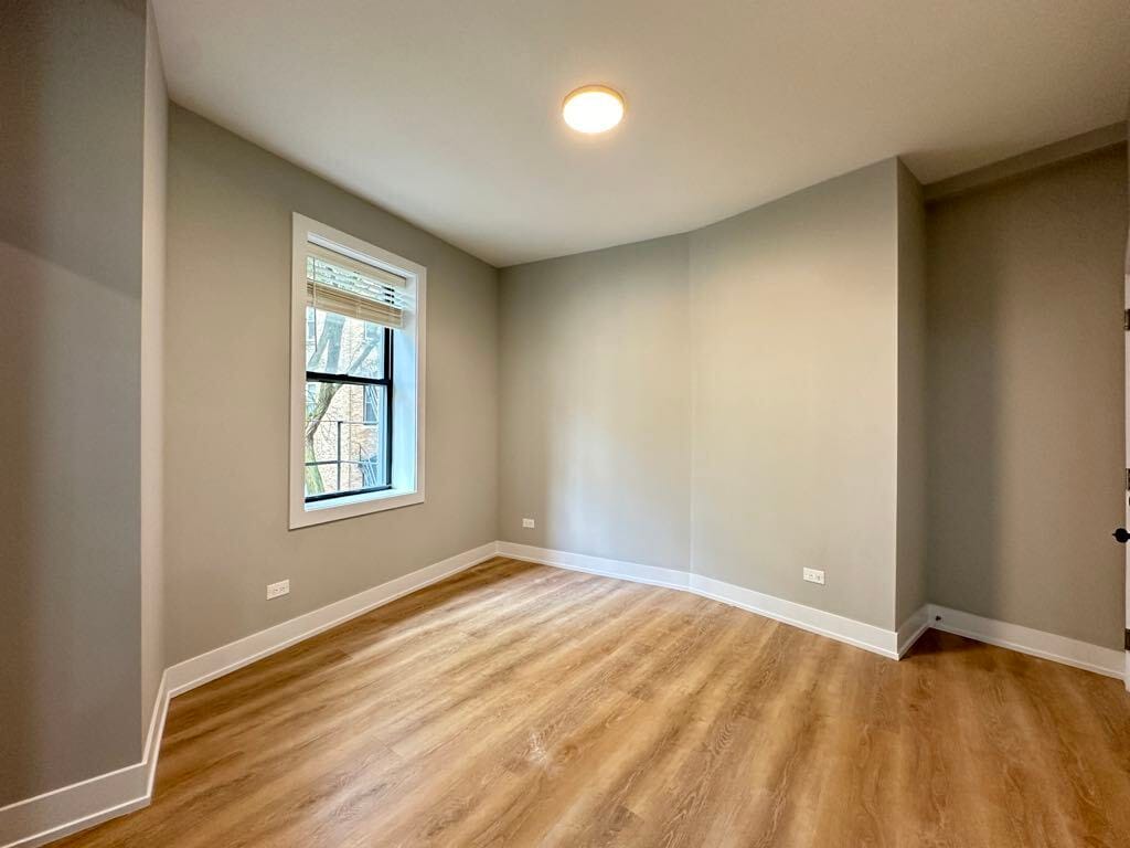 Building Photo - 451 W Belden Ave