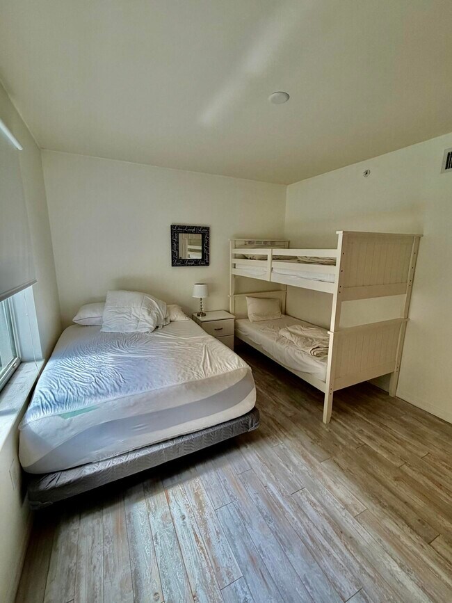 Building Photo - 6521 Emerald Dunes Dr