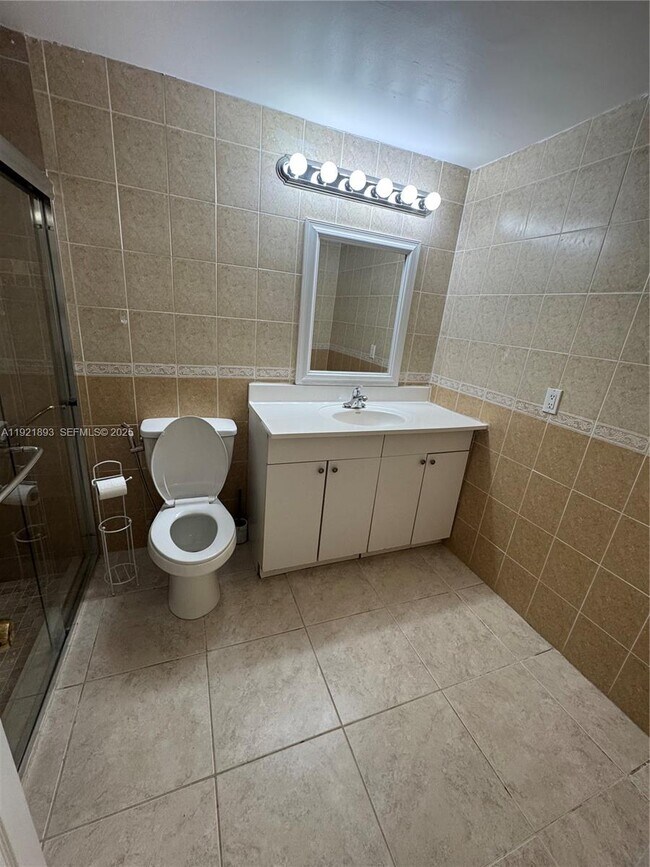 Building Photo - 640 N 71st Terrace