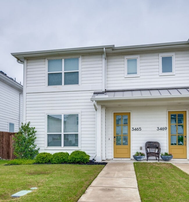 Building Photo - Modern 3 Bedroom, 2.5 Bath Townhome in a Gated Community for Lease!
