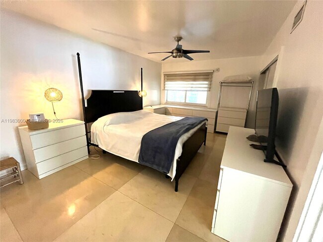 Building Photo - 10190 Collins Ave