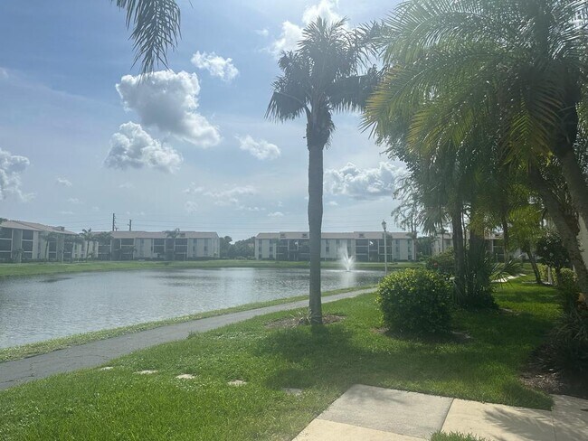 Building Photo - 1102 Green Pine Blvd