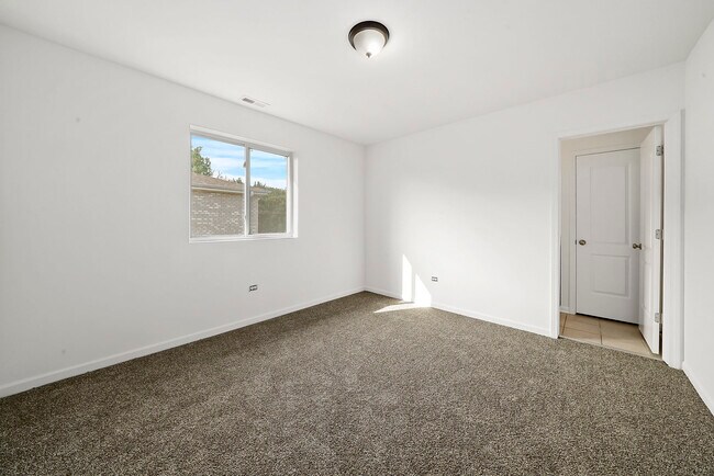 Building Photo - 13906 Central Park Ave