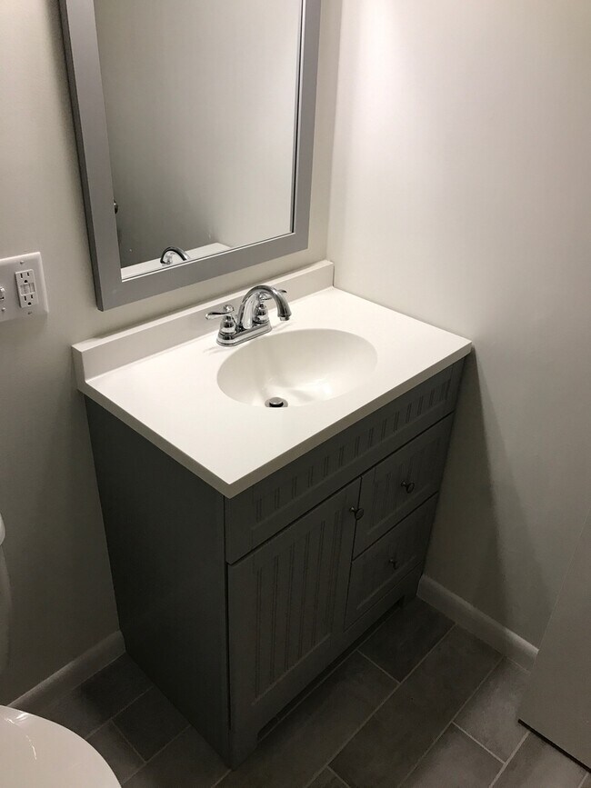 Building Photo - Beautiful home in quiet neighborhood