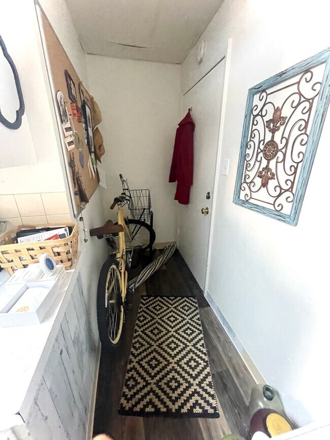 Building Photo - Studio Apartment in the Heart of Downtown Golden