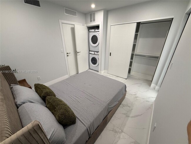 Building Photo - 944 Jefferson Ave