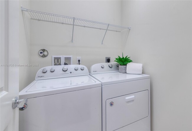 Building Photo - 5077 Eucalyptus Dr