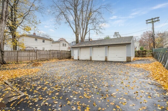 Building Photo - 160 Academy St