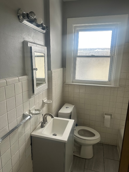 Building Photo - 12759 Santa Rosa Dr