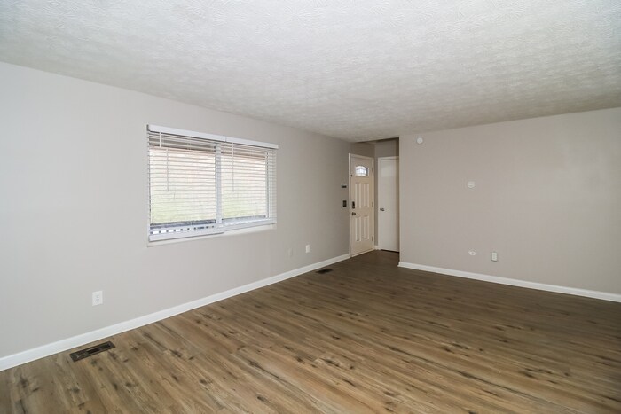 Building Photo - 5916 S Quail Dr