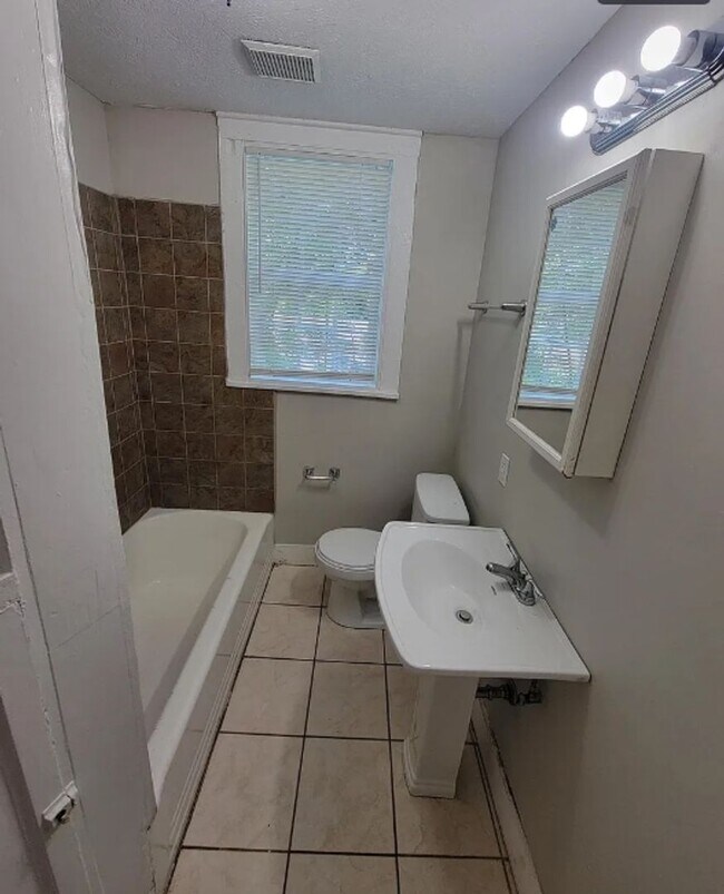 Building Photo - Charming 3BR/2BA Home in Anniston – Spacious Living & Prime Location