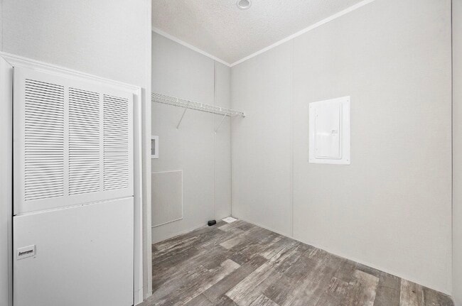 Building Photo - 8376 Huntington Ct
