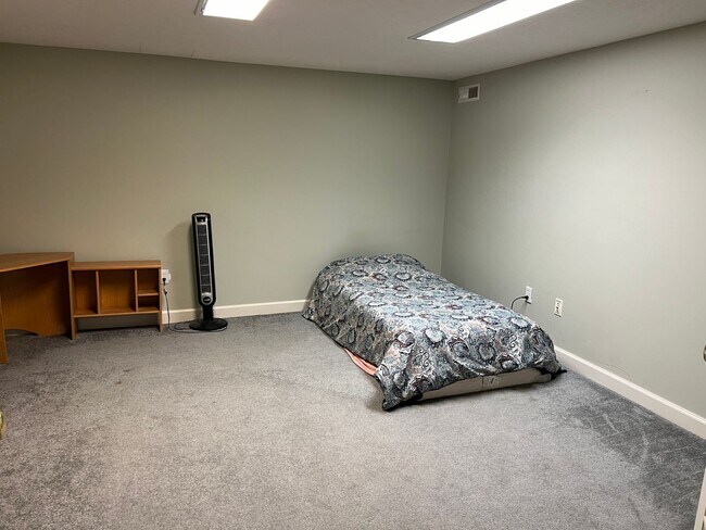Building Photo - Spacious Home in McBryde Village next to V...