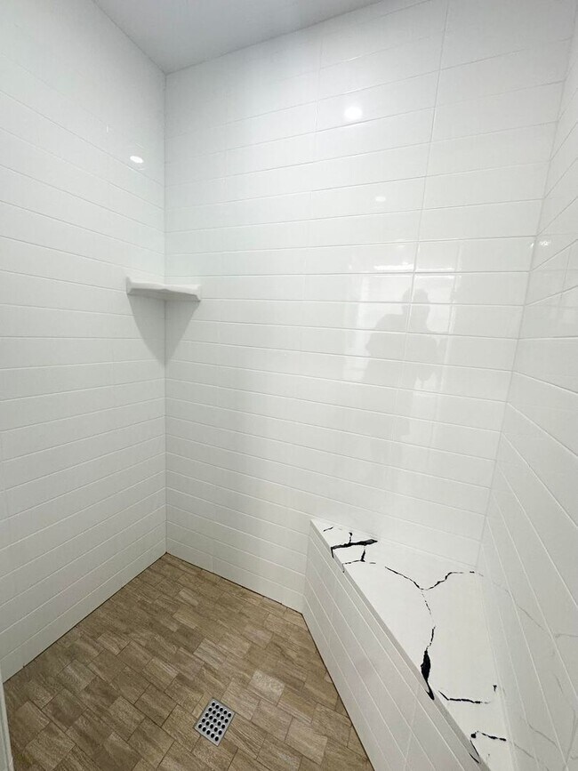 Building Photo - Fully Remodeled 3 Bedroom 2 Bathroom For Rent