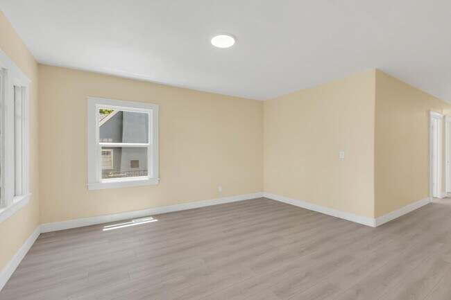Building Photo - 2114 23rd St