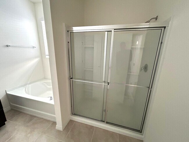 Building Photo - 7604 Oakmoss Loop