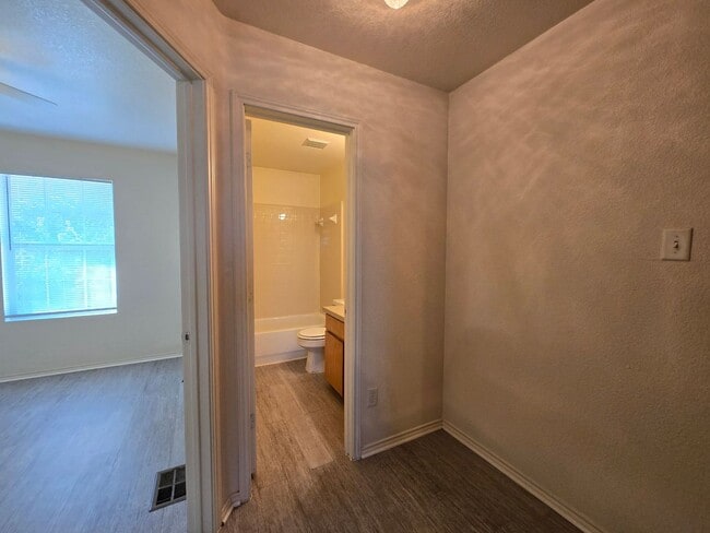 Building Photo - AVAILABLE NOW!