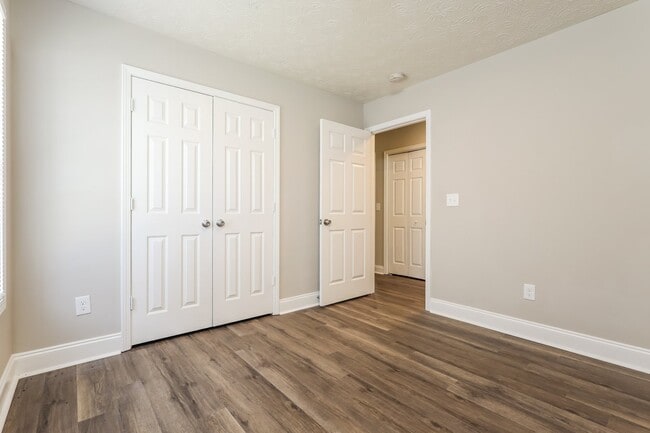 Building Photo - 812 Pine Hill Ct