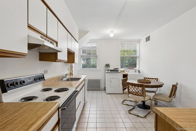 Building Photo - 208 Wheatley Rd
