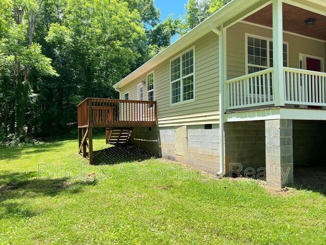Building Photo - 302 Edward Ct