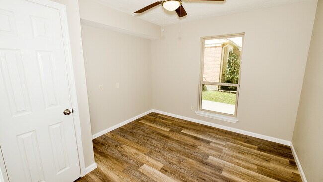 Building Photo - Amazing 4 bedroom house in Houston, TX