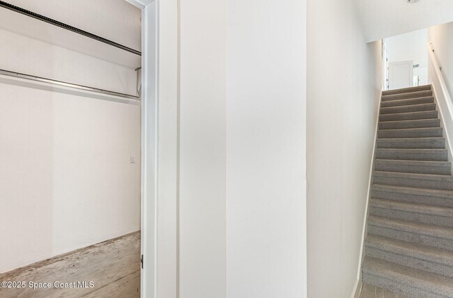 Building Photo - 1635 Par St NE