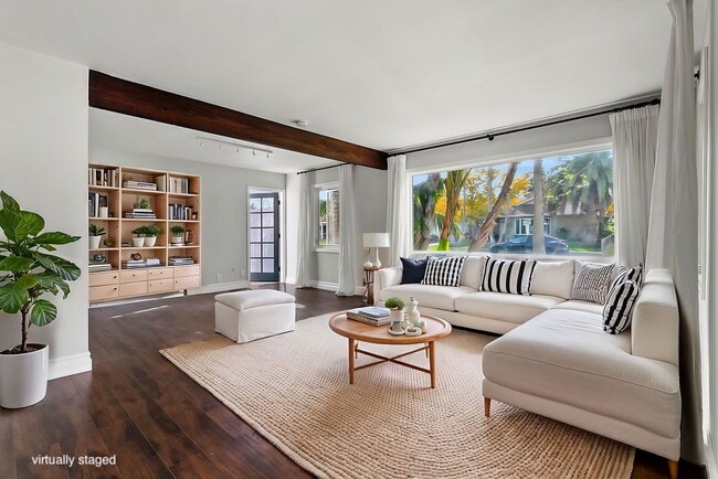 Building Photo - 940 Dogwood St