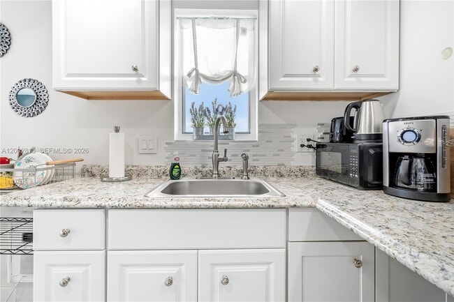 Building Photo - 6484 Indian Creek Dr