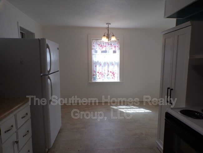 Building Photo - 103 McMinn Ave
