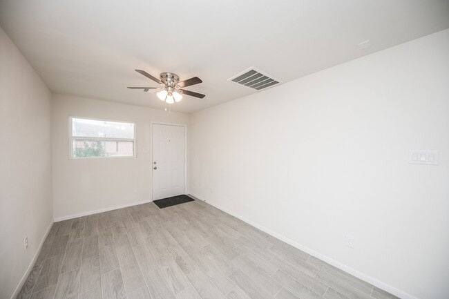 Building Photo - 5040 Mallow St