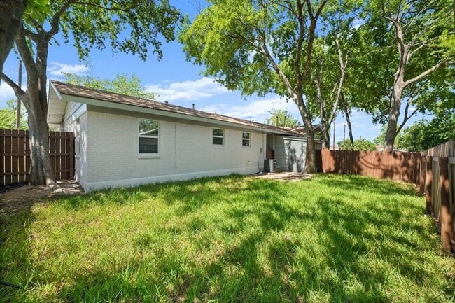 Building Photo - Chaparral Cottage N/M