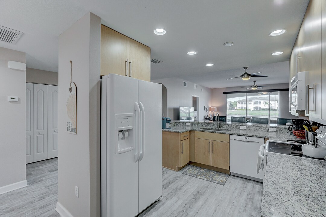 Building Photo - 6634 7th Avenue Cir W