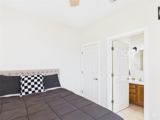 Building Photo - 5306 Beacon Dr