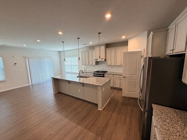 Building Photo - Like New home in Monroe