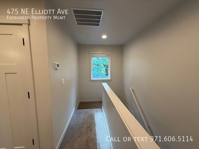 Building Photo - 475 NE Elliott Ave
