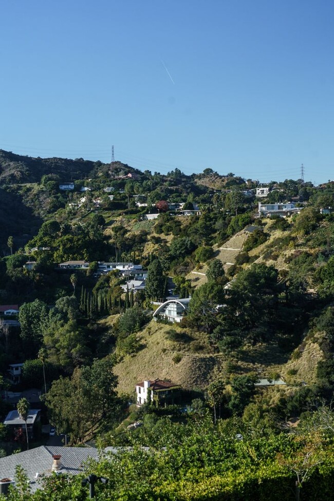 Building Photo - Prestigious Hollywood Hills Home for Rent