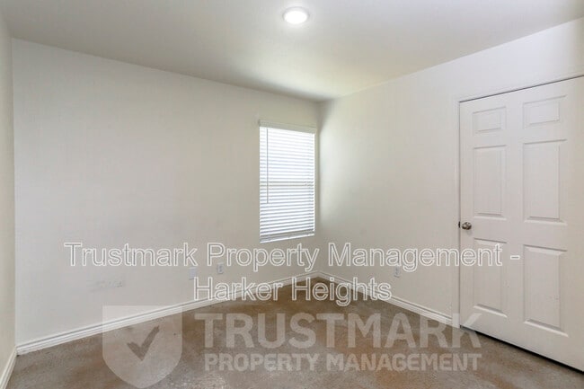 Building Photo - 2329 Alterman Dr