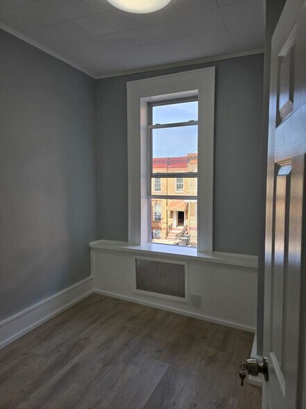 Building Photo - 540 46th St