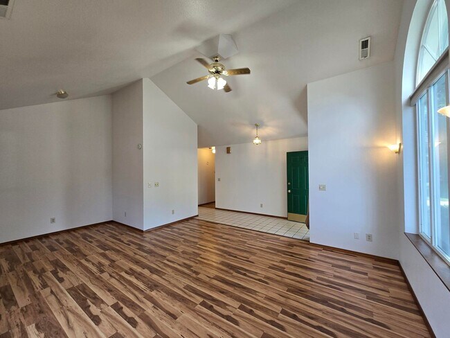 Building Photo - Charming Home on .34 acres!