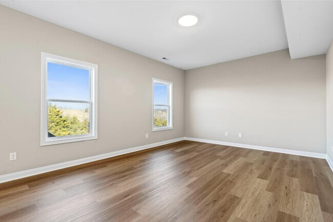 Building Photo - 933 Camden Ct