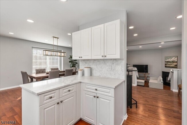 Building Photo - 40 Primrose Ln