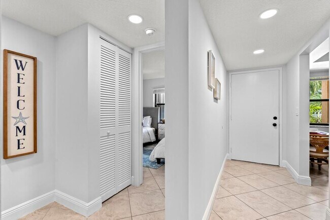 Building Photo - 600 Egret Cir
