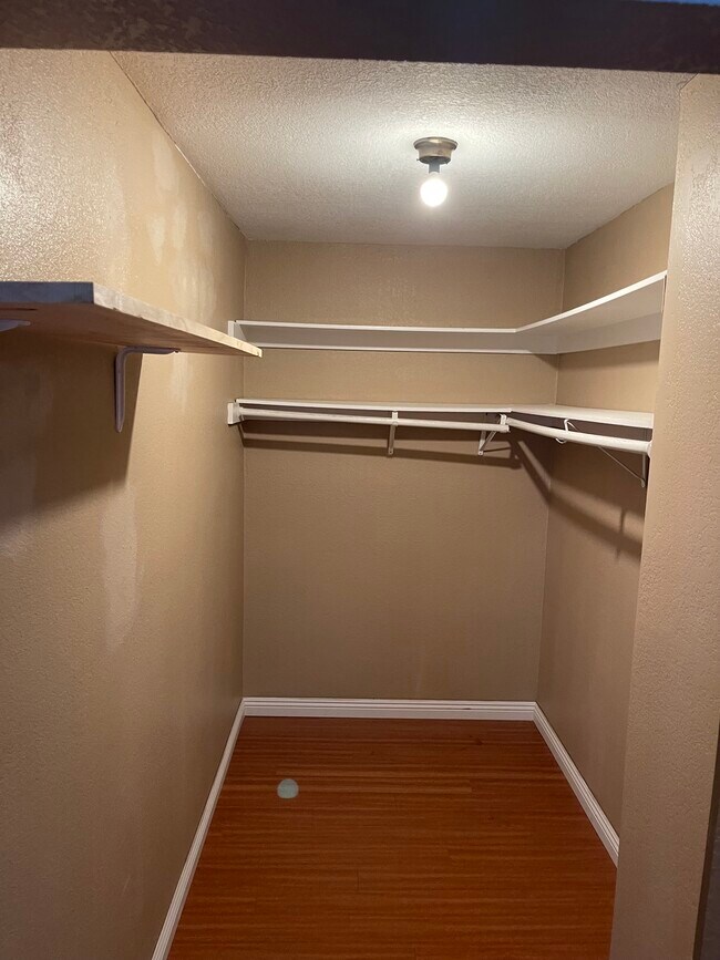 Building Photo - 7230 Kelvin Ave