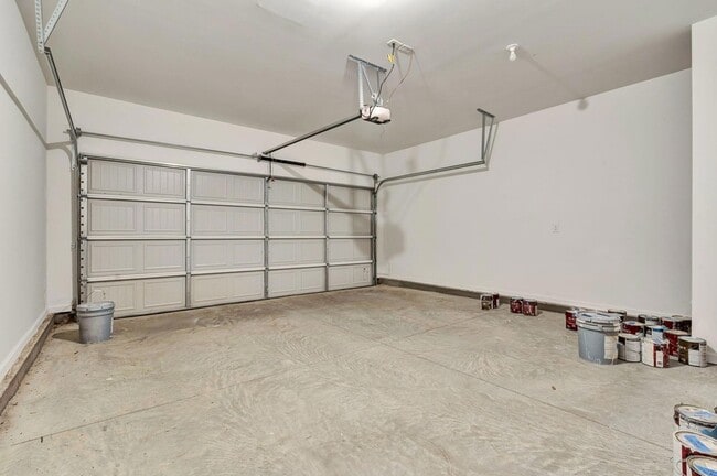 Building Photo - 5010 Highwood Dr
