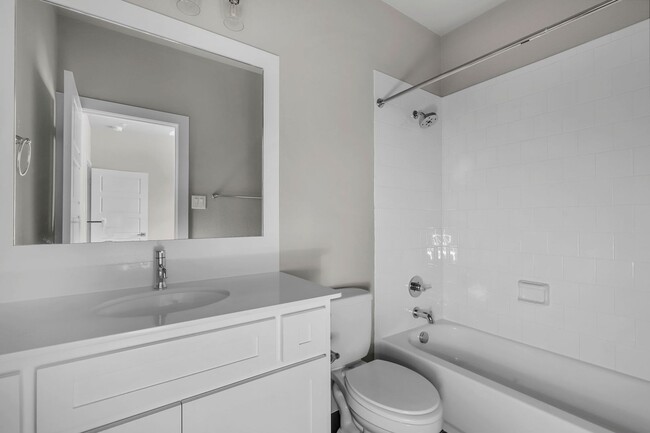 Building Photo - Stunning 3 Bedroom 3.5 Bathroom Townhome i...