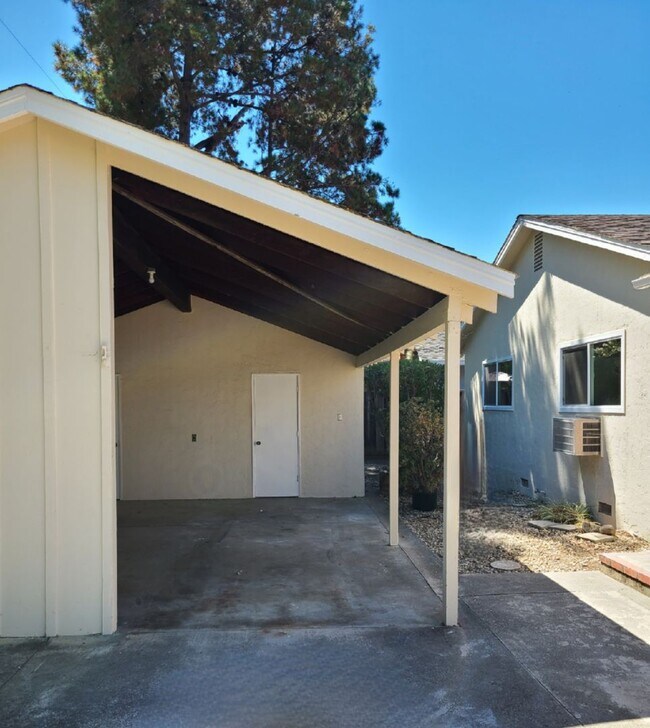 Building Photo - 1474-1476 Merry Ln