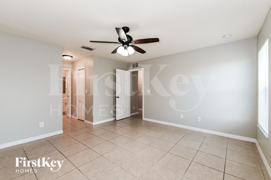 Building Photo - 1412 NW 12th Pl