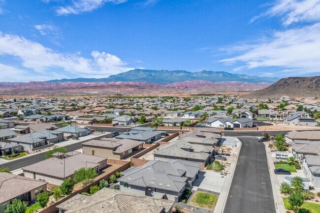 Building Photo - 2792 S 3250 W