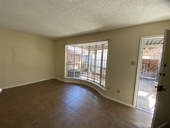 Building Photo - 8470 Leawood Blvd