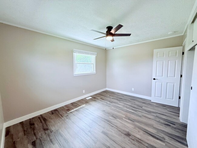 Building Photo - Stunningly Renovated 3 Bed, 2 Bath Home in...